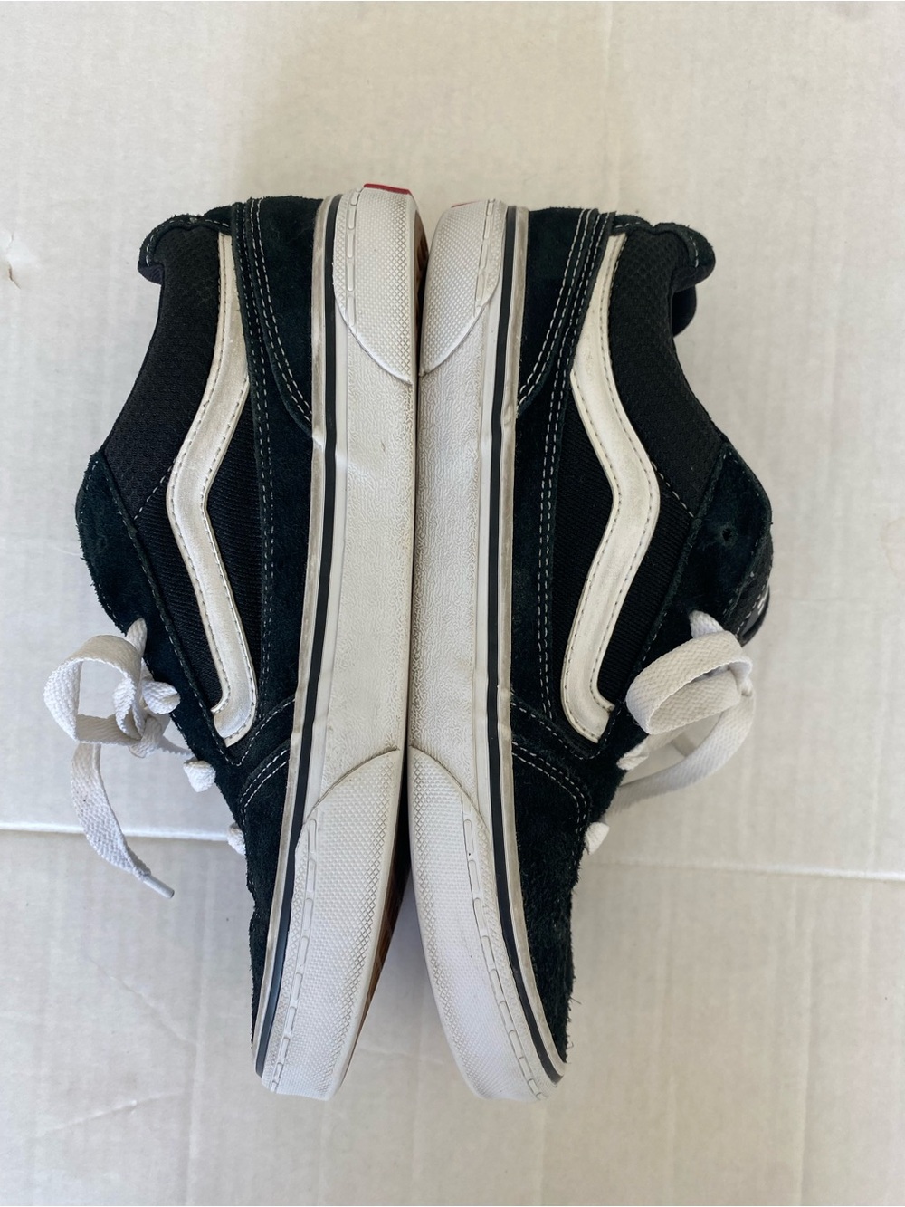 Vans Kids / Youth Black and White Low-Top Skate Sneakers size 7 - Picture 7 of 10